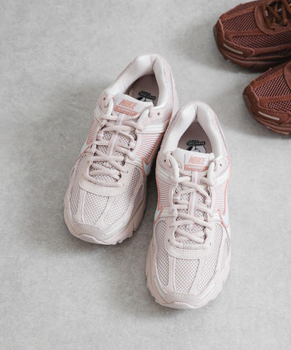 NIKE Zoom Vomero 5 金色