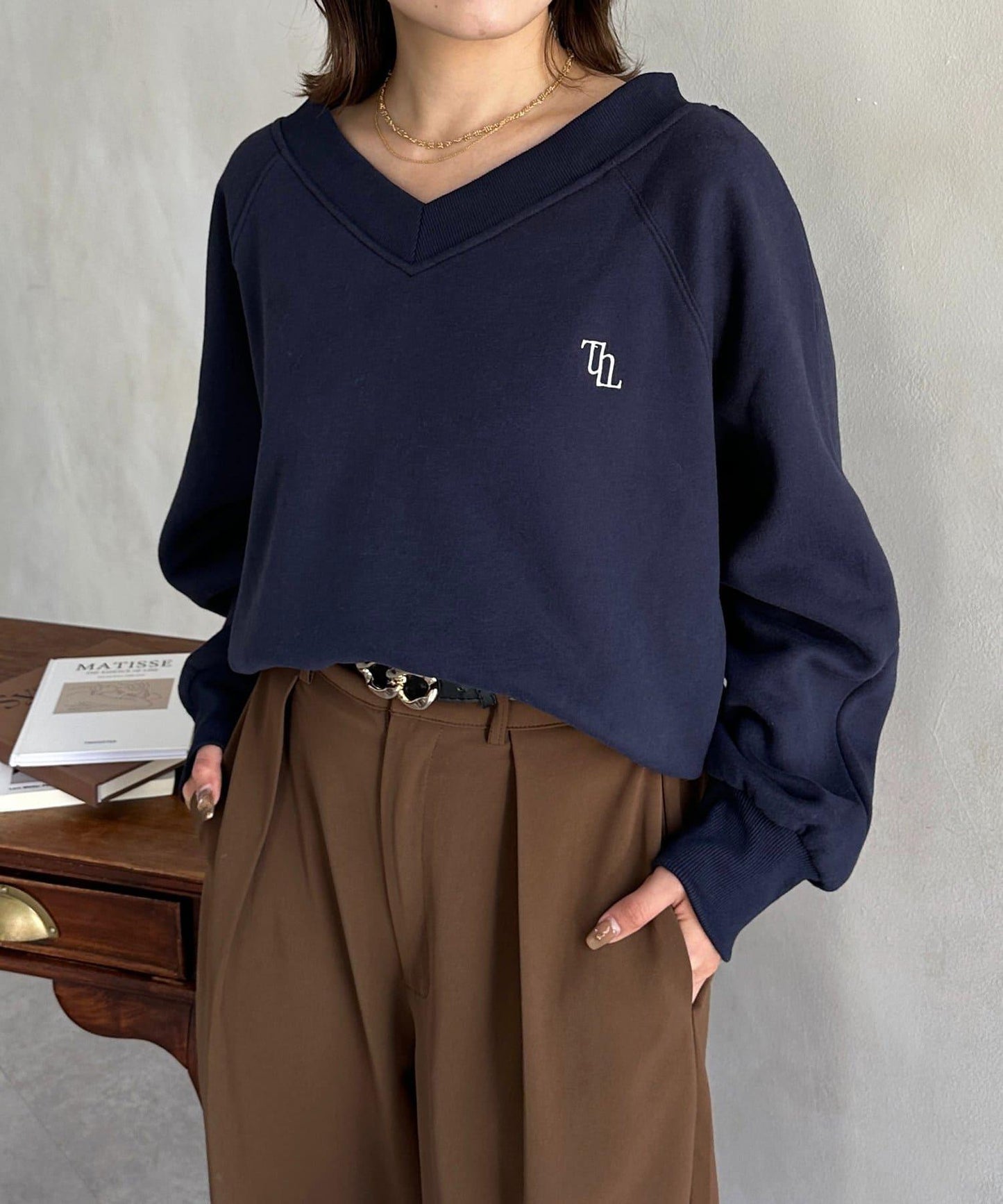 V領刺繡標誌加絨套頭衫