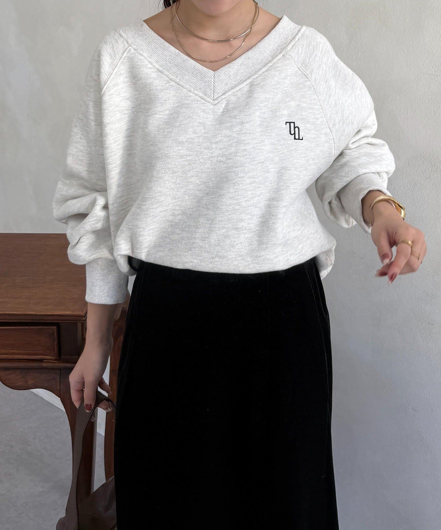 V領刺繡標誌加絨套頭衫