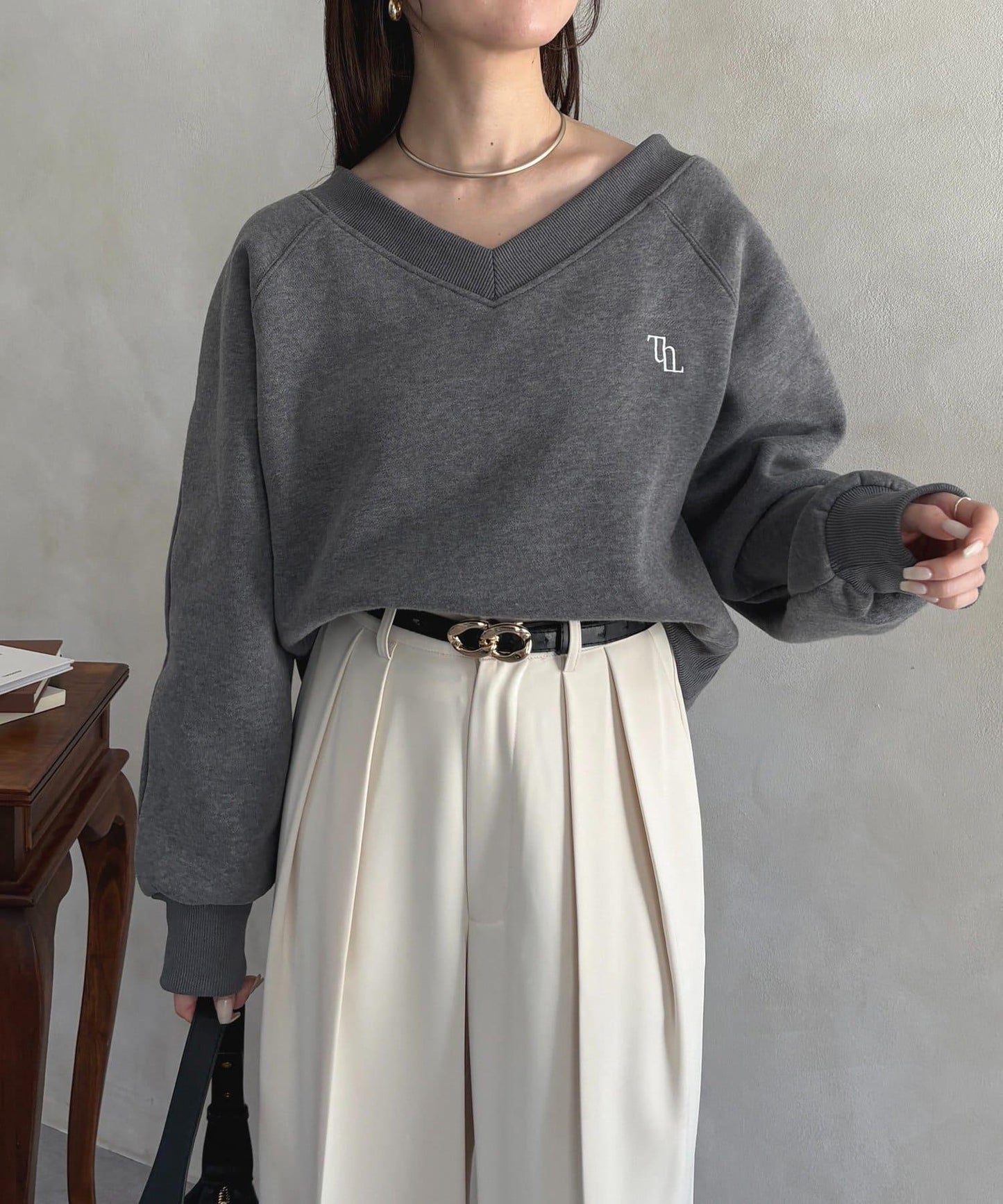 V領刺繡標誌加絨套頭衫