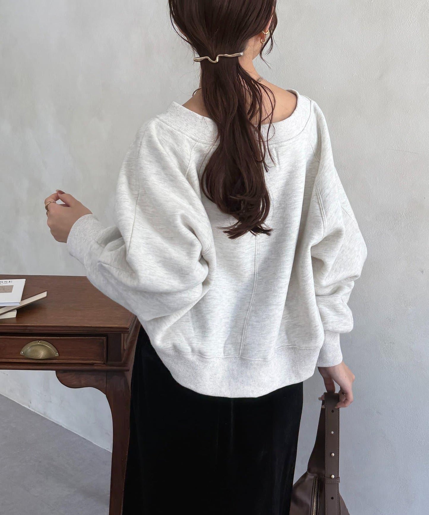 V領刺繡標誌加絨套頭衫