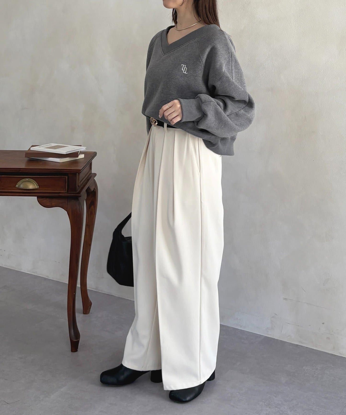 V領刺繡標誌加絨套頭衫