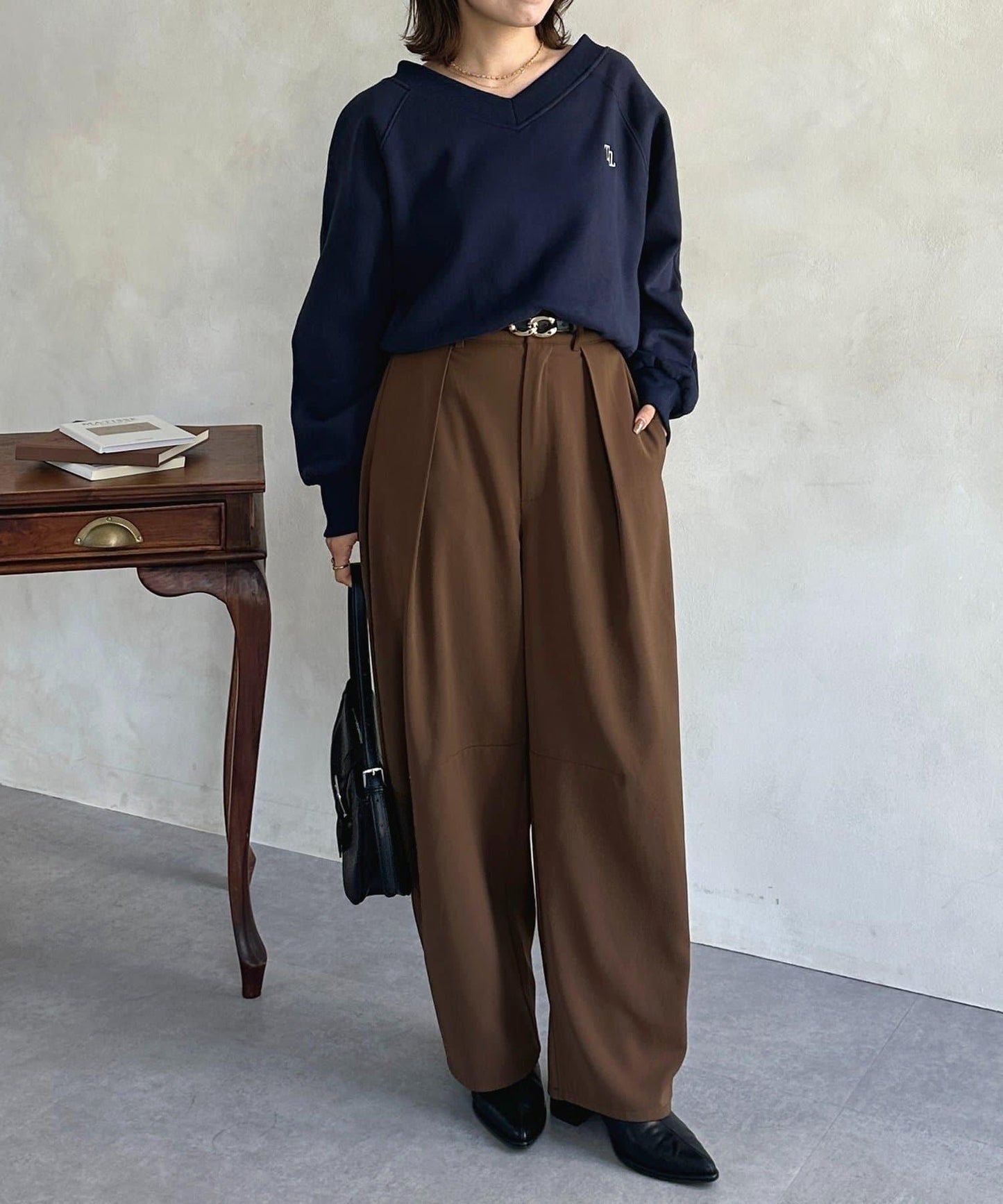 V領刺繡標誌加絨套頭衫