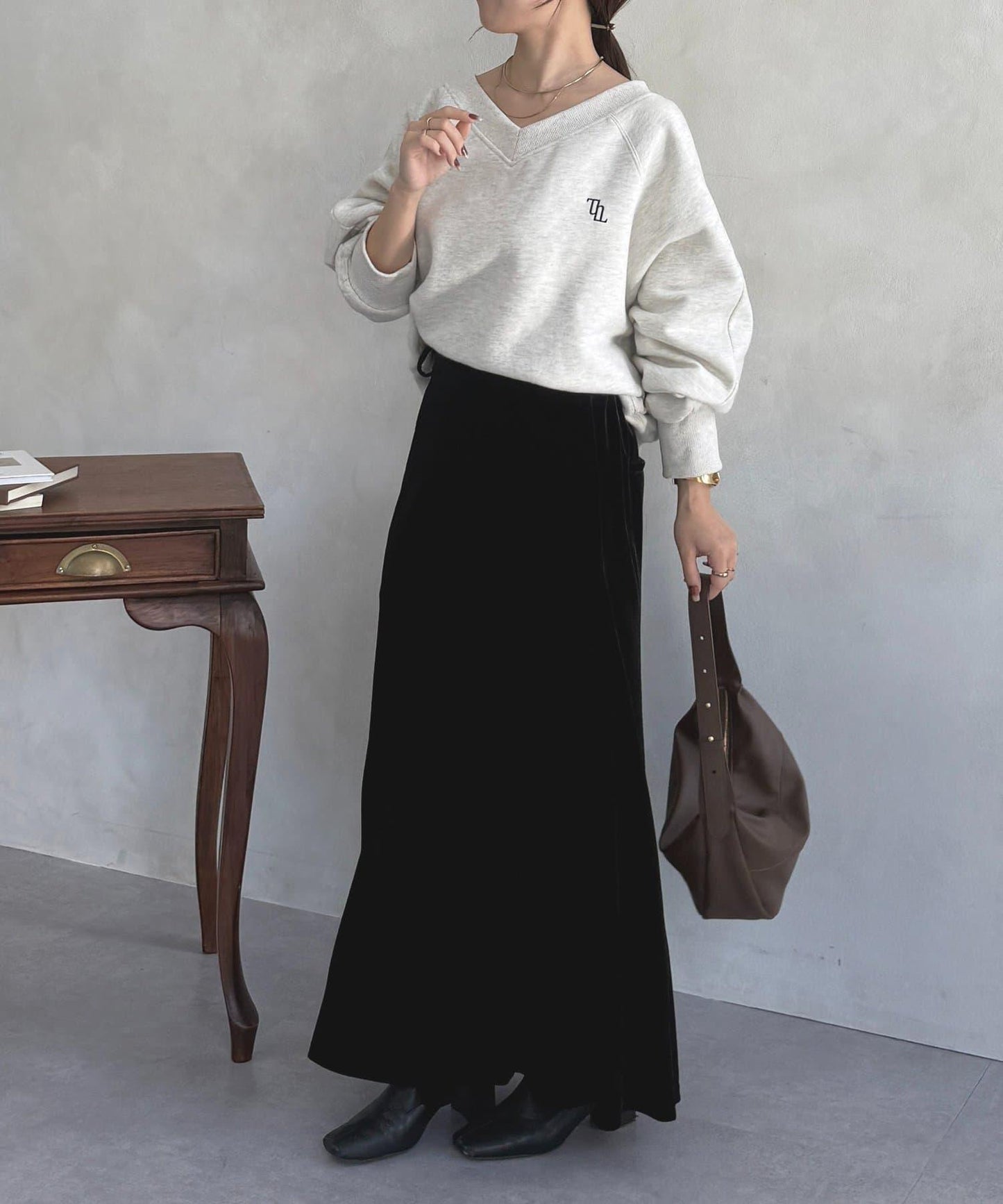 V領刺繡標誌加絨套頭衫