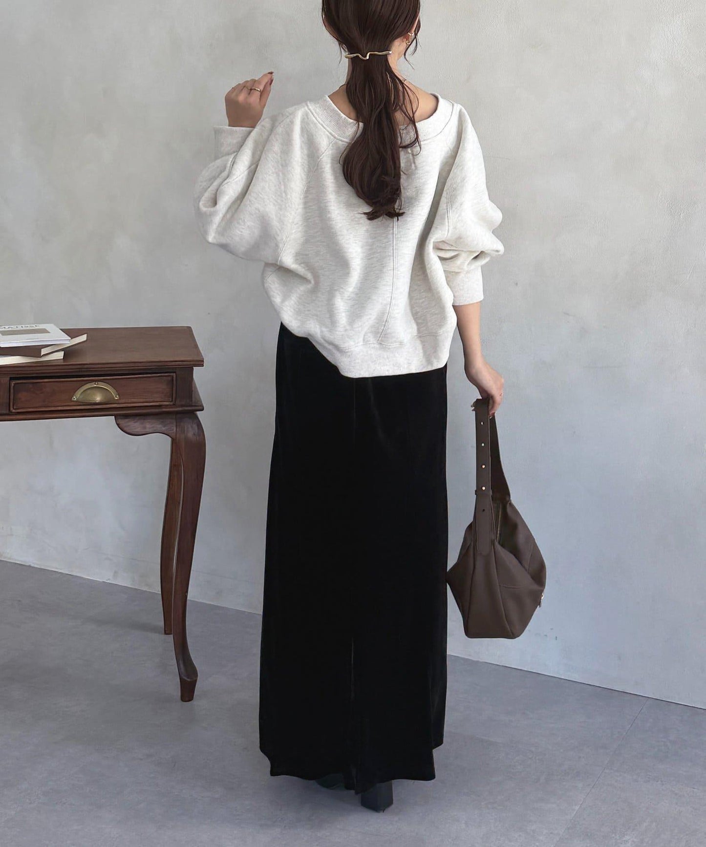 V領刺繡標誌加絨套頭衫