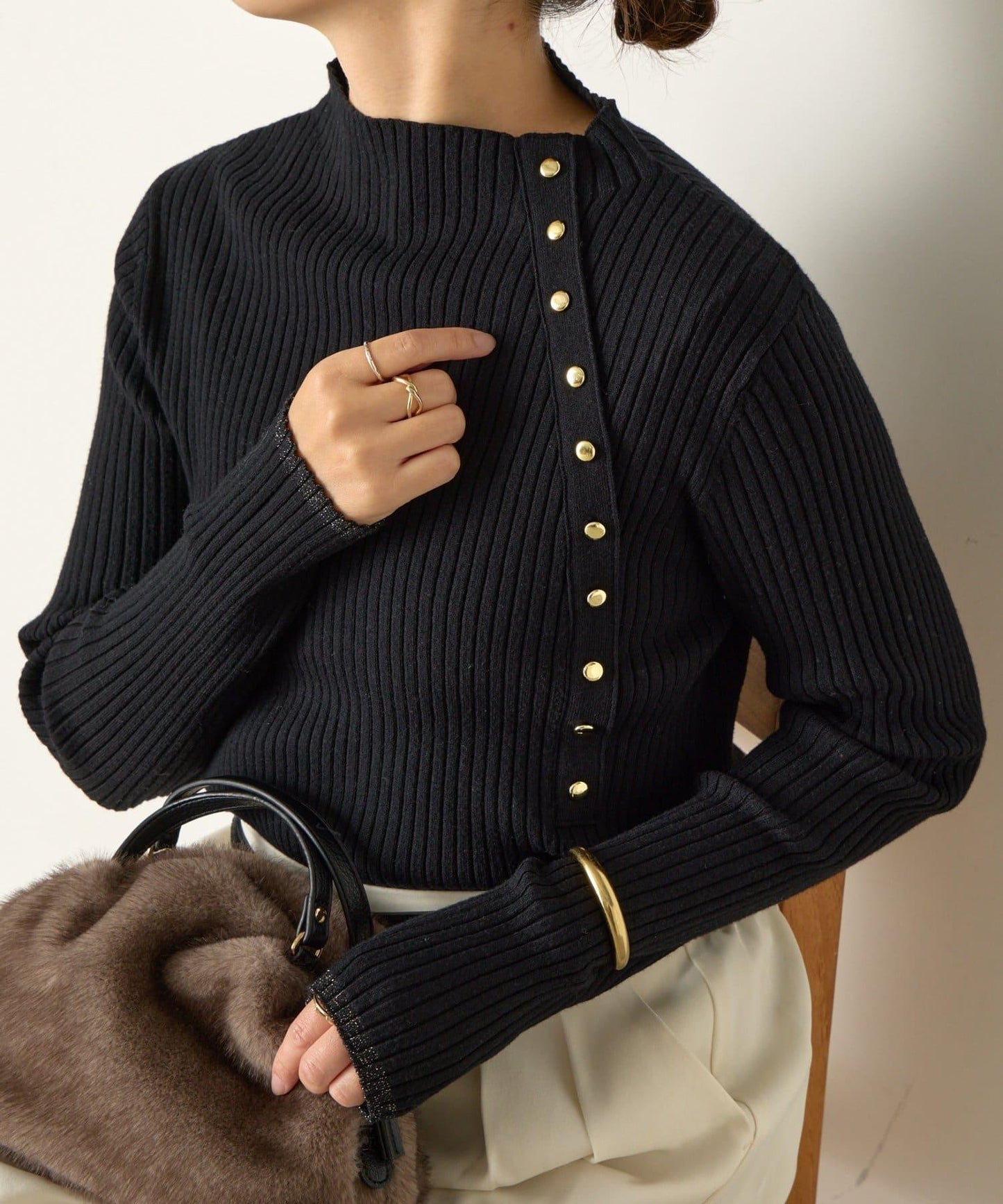 金色紐扣羅紋針織衫