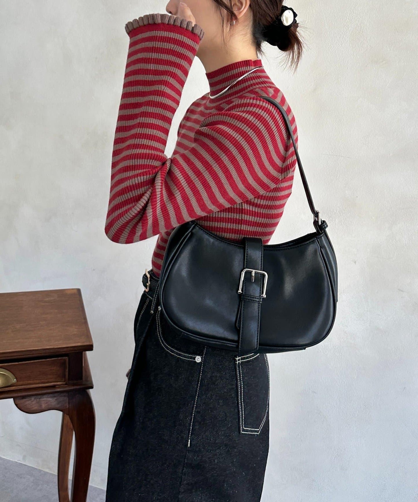 袖部荷葉邊喇叭袖高領針織衫