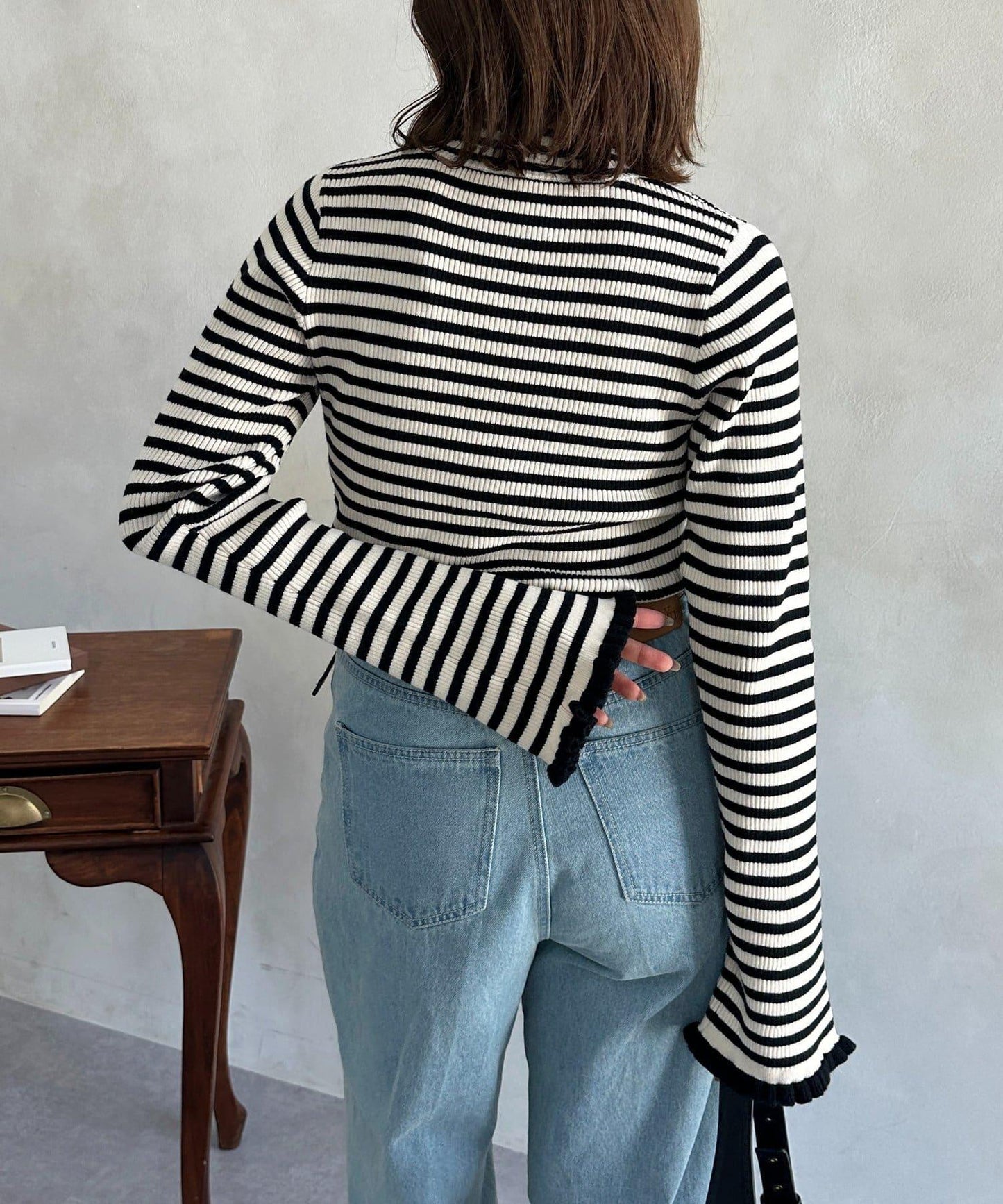 袖部荷葉邊喇叭袖高領針織衫