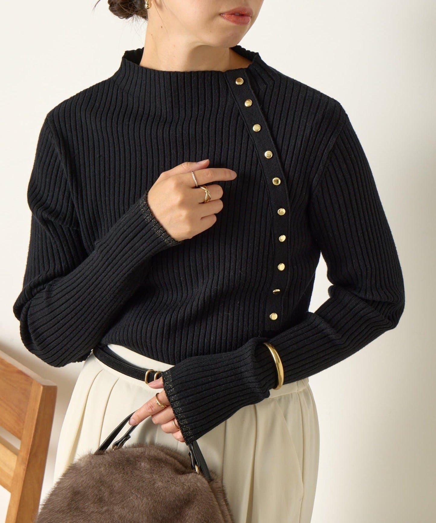 金色紐扣羅紋針織衫