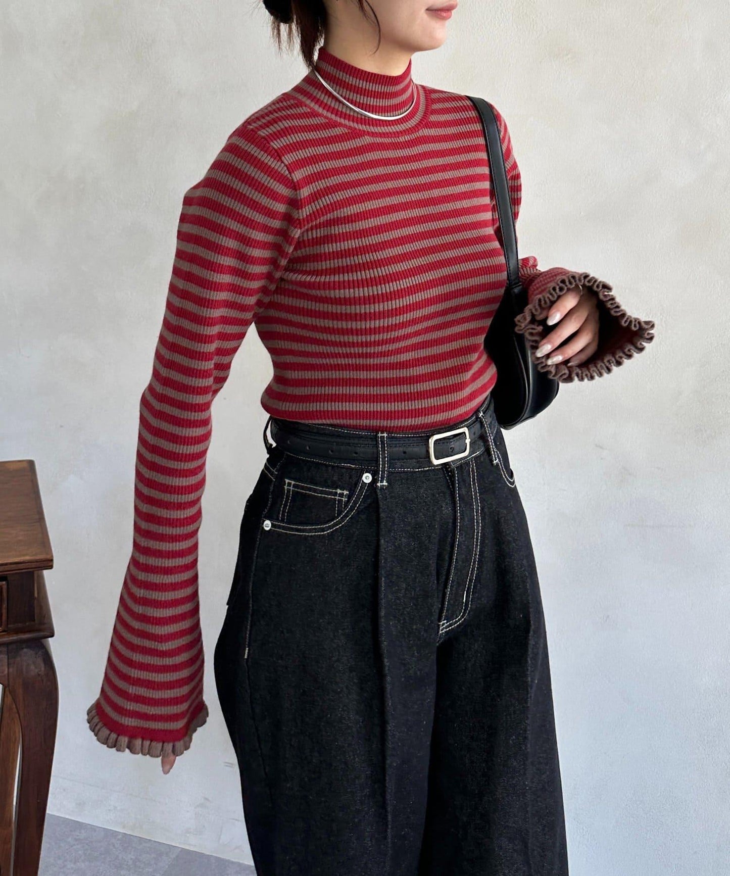 袖部荷葉邊喇叭袖高領針織衫