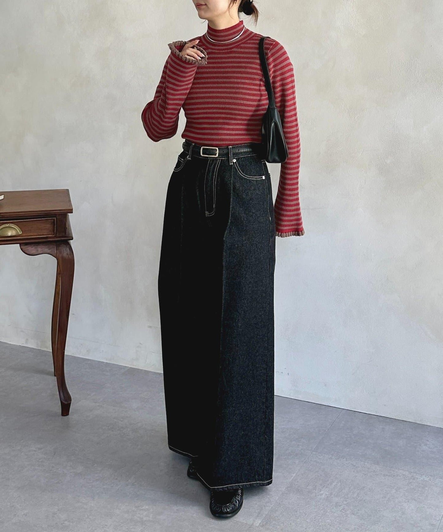 袖部荷葉邊喇叭袖高領針織衫