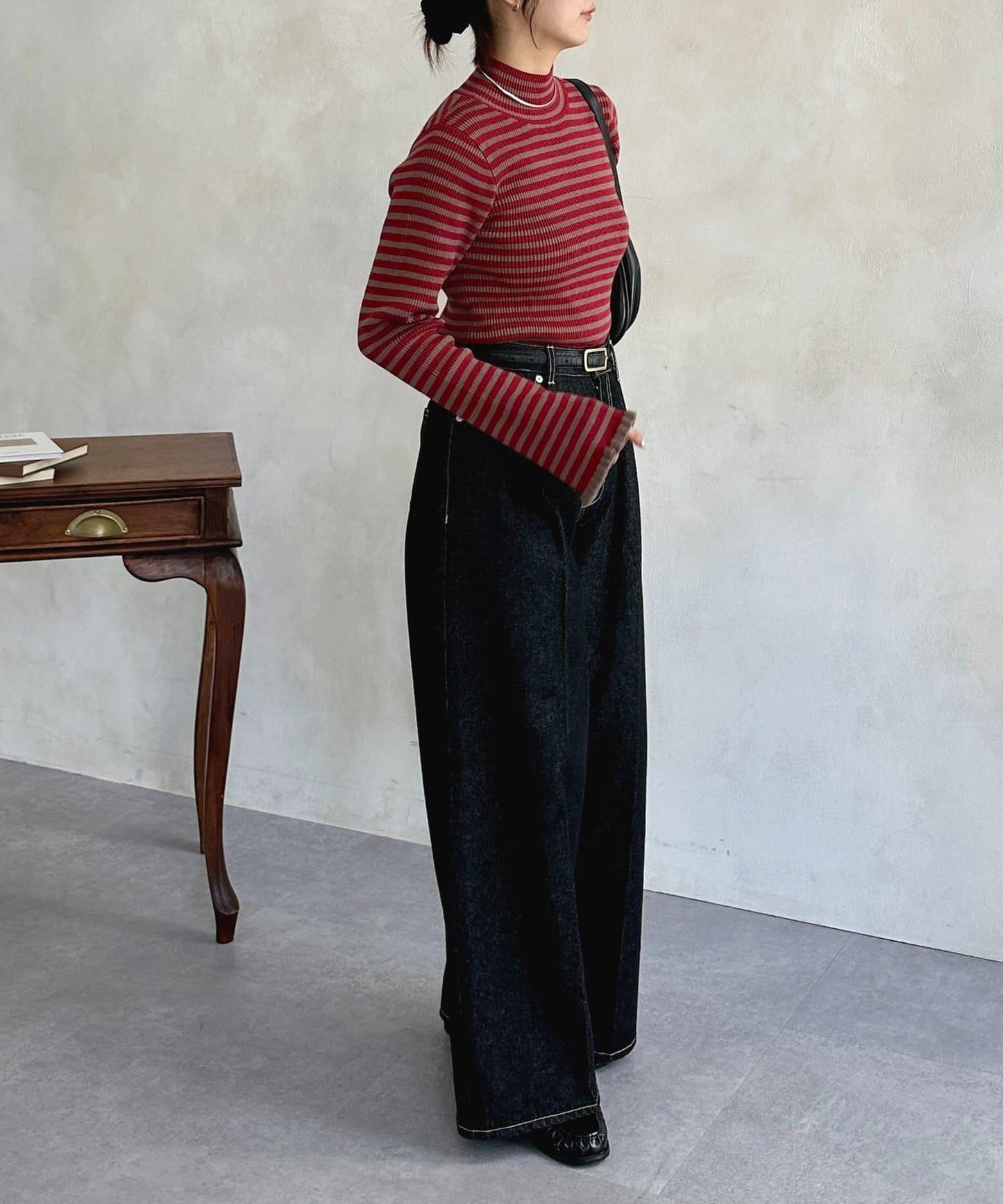 袖部荷葉邊喇叭袖高領針織衫