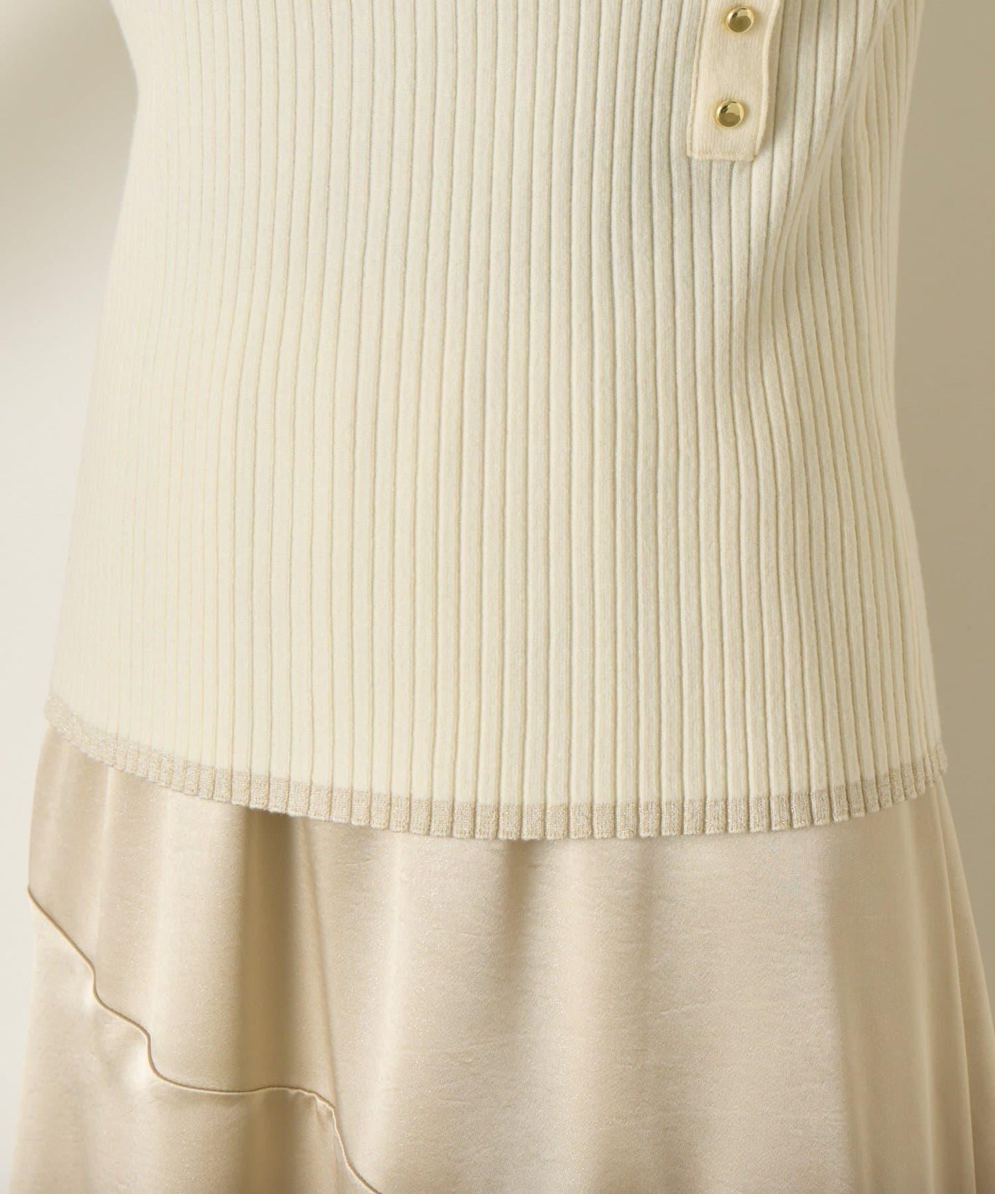 金色紐扣羅紋針織衫