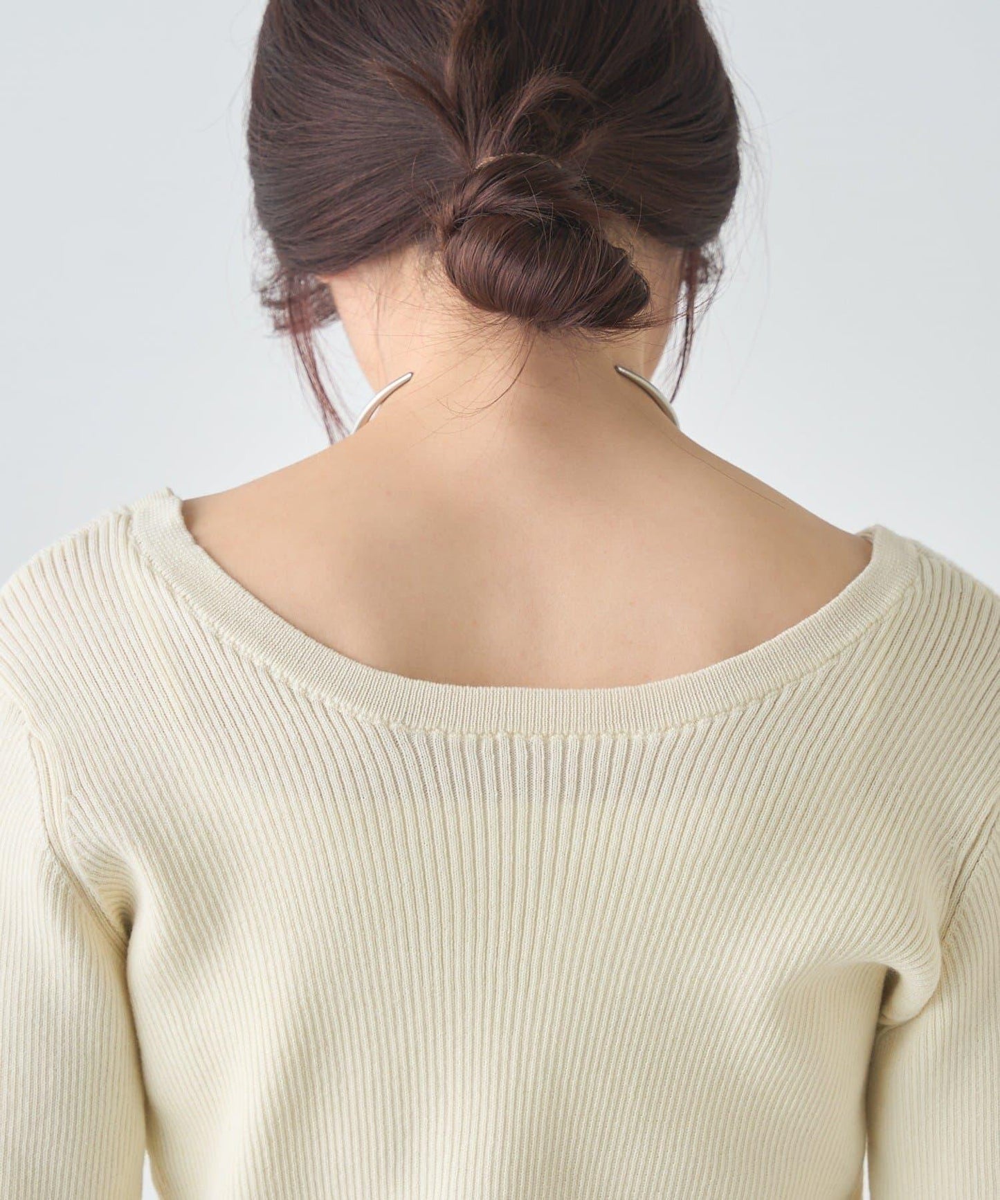 【前後兩穿設計】繫帶針織衫