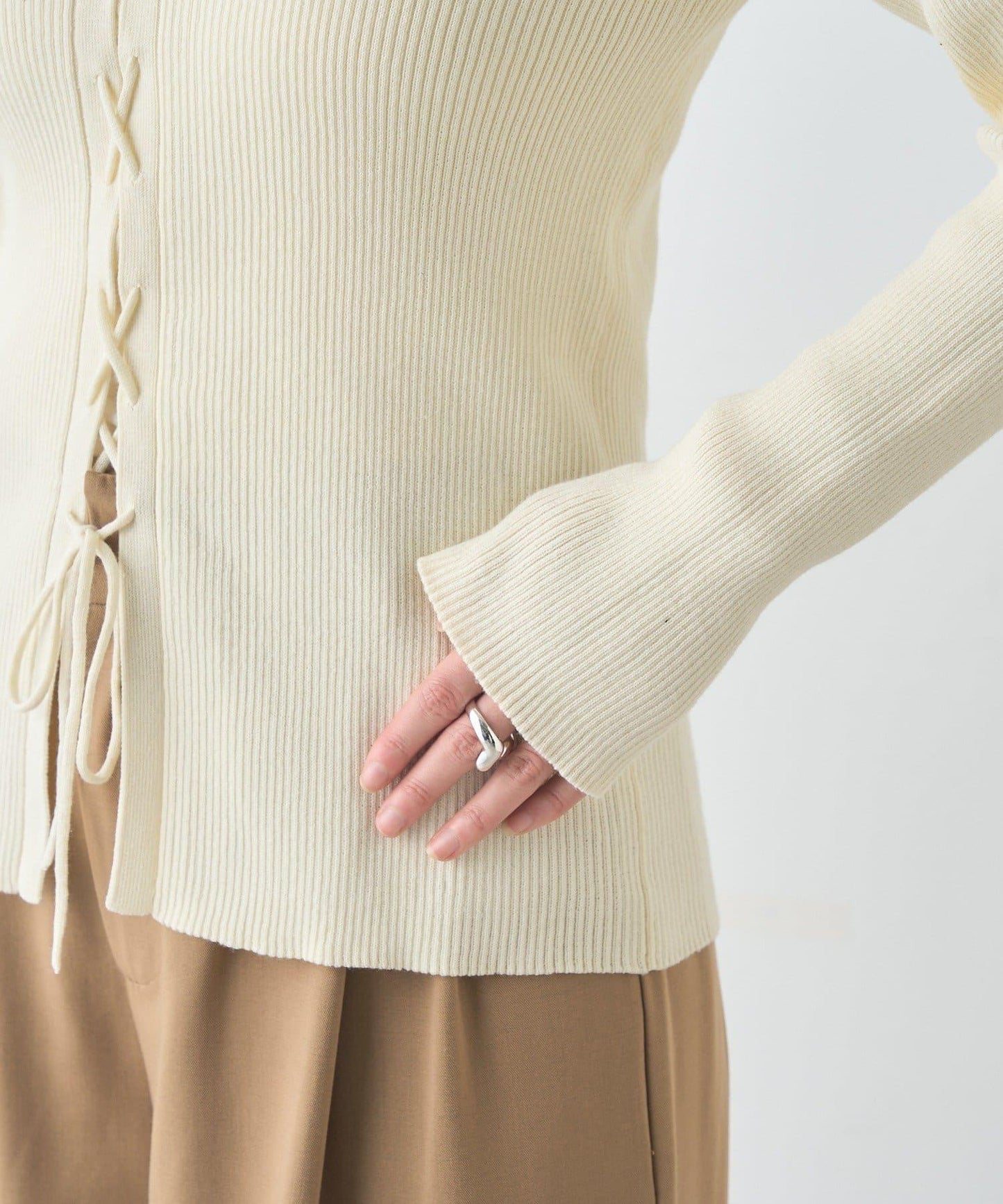 【前後兩穿設計】繫帶針織衫