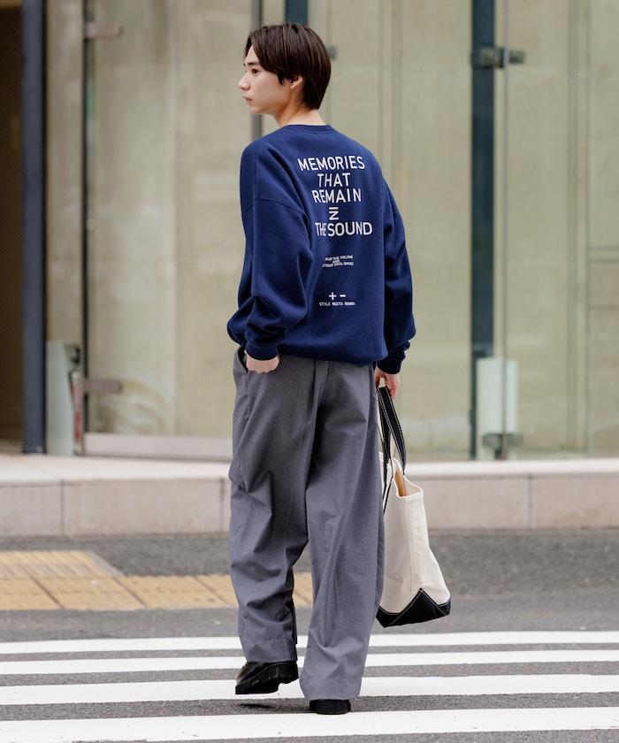 寬鬆版型 單點刺繡 後背印花 下襬抽繩 圓領衛衣