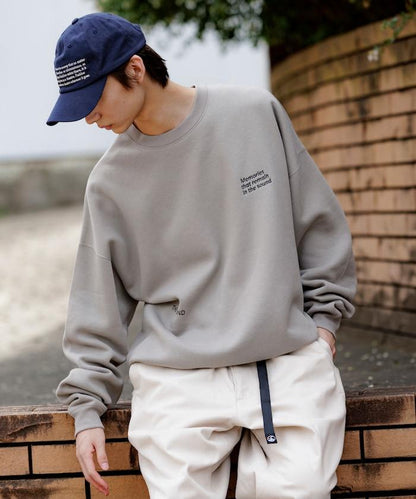 寬鬆版型 單點刺繡 後背印花 下襬抽繩 圓領衛衣