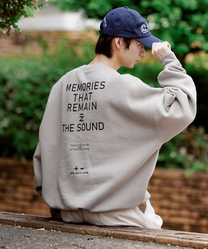 寬鬆版型 單點刺繡 後背印花 下襬抽繩 圓領衛衣