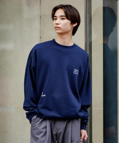 寬鬆版型 單點刺繡 後背印花 下襬抽繩 圓領衛衣