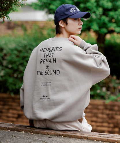 寬鬆版型 單點刺繡 後背印花 下襬抽繩 圓領衛衣