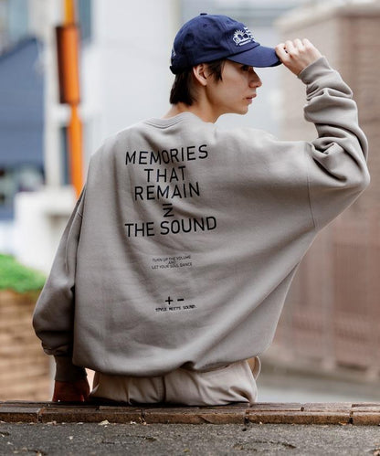 寬鬆版型 單點刺繡 後背印花 下襬抽繩 圓領衛衣