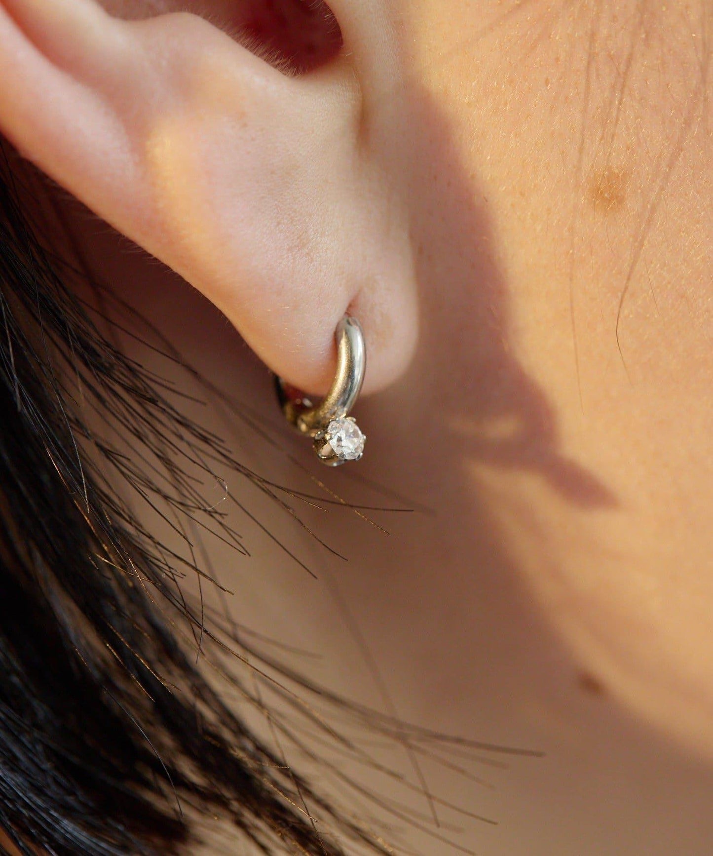 《キャッチレス仕様/金屬アレルギー対応/ステンレス》鑲石迷你圓環耳環