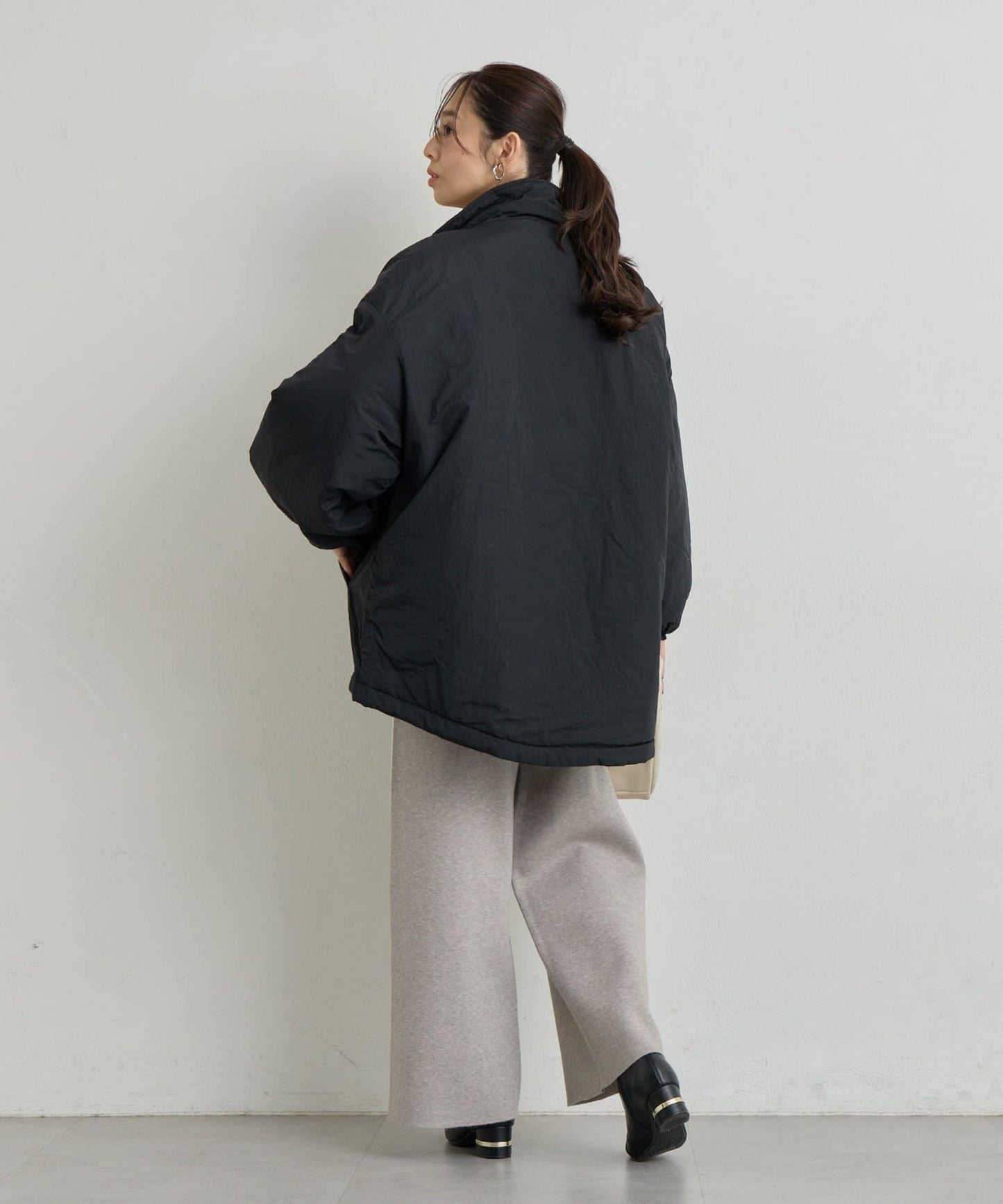 可多種搭配穿著的可雙面穿立領羽絨外套