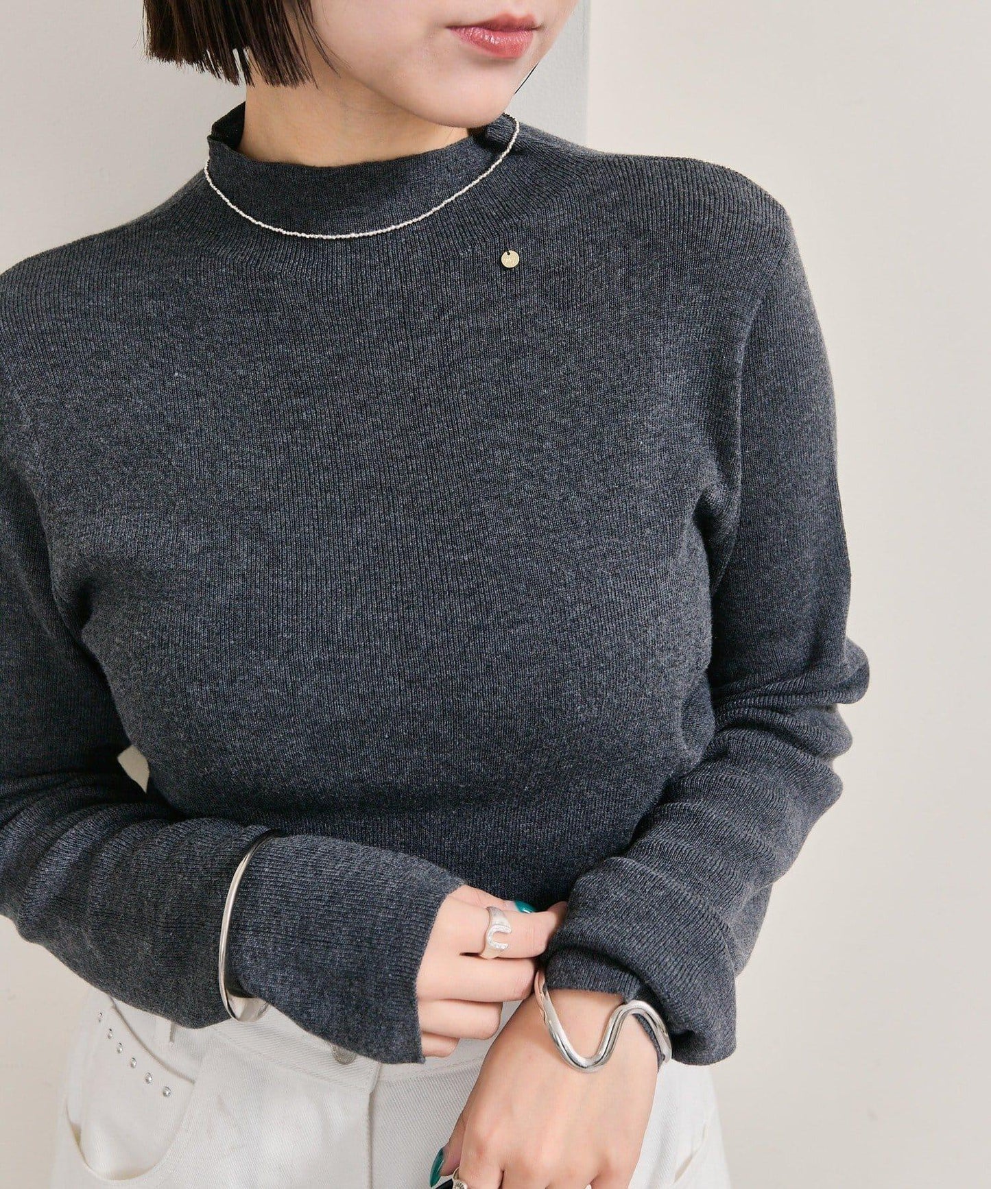 帶飾牌高領針織衫