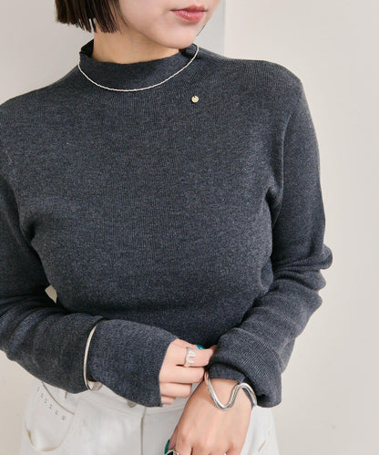 帶飾牌高領針織衫