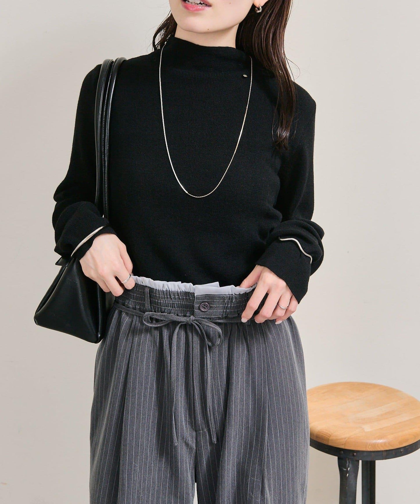 帶飾牌高領針織衫