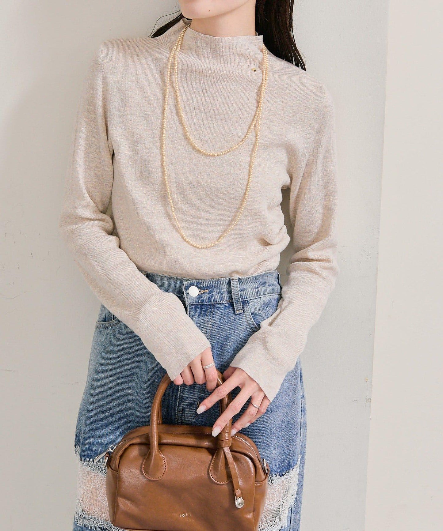 帶飾牌高領針織衫