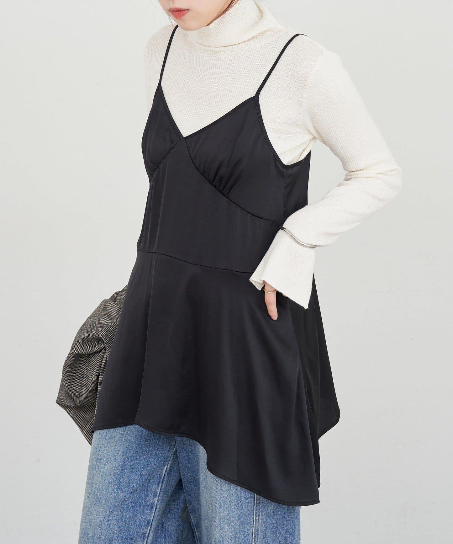 不規則下襬吊帶背心