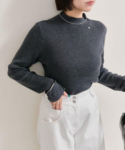 帶飾牌高領針織衫