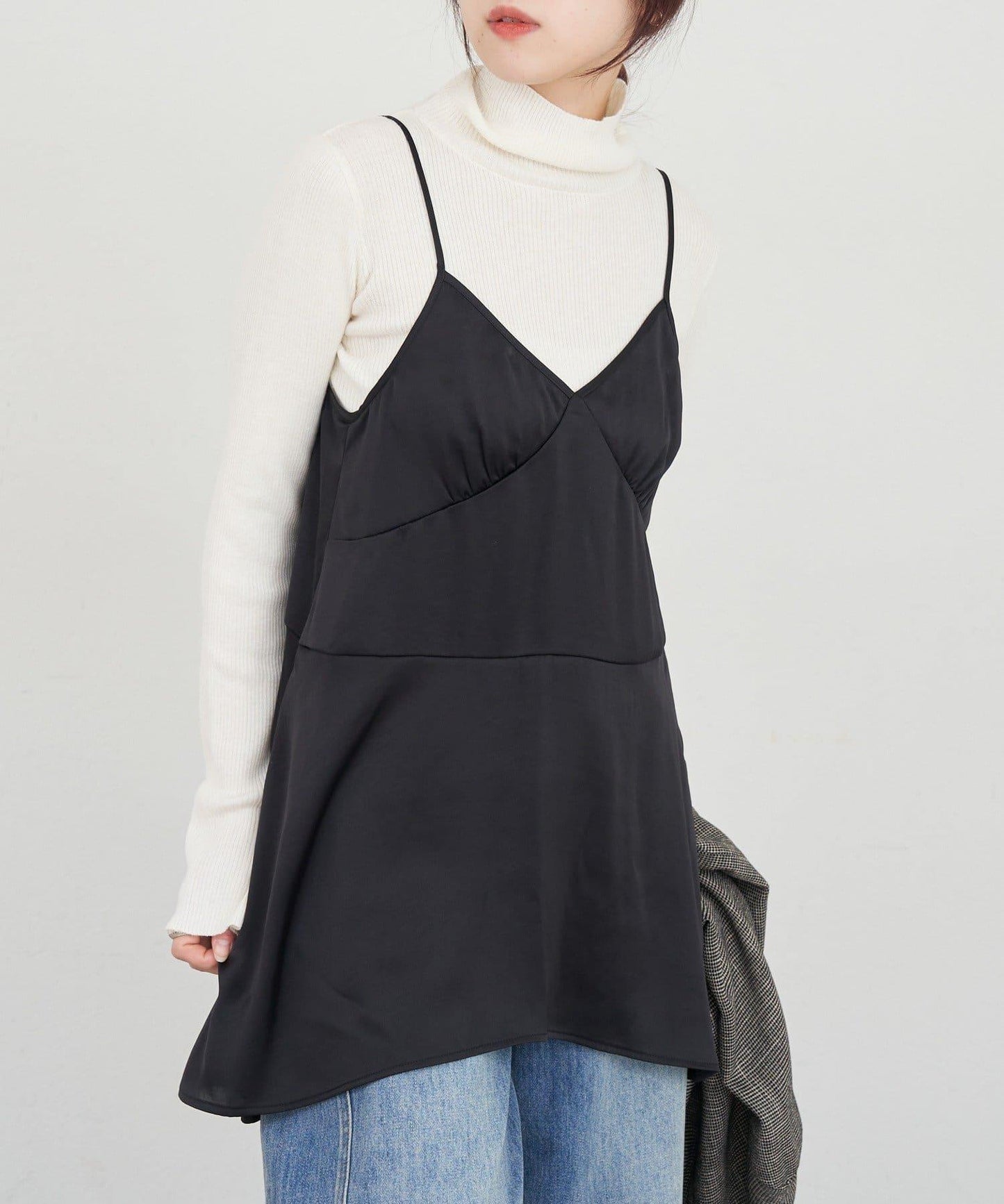 不規則下襬吊帶背心