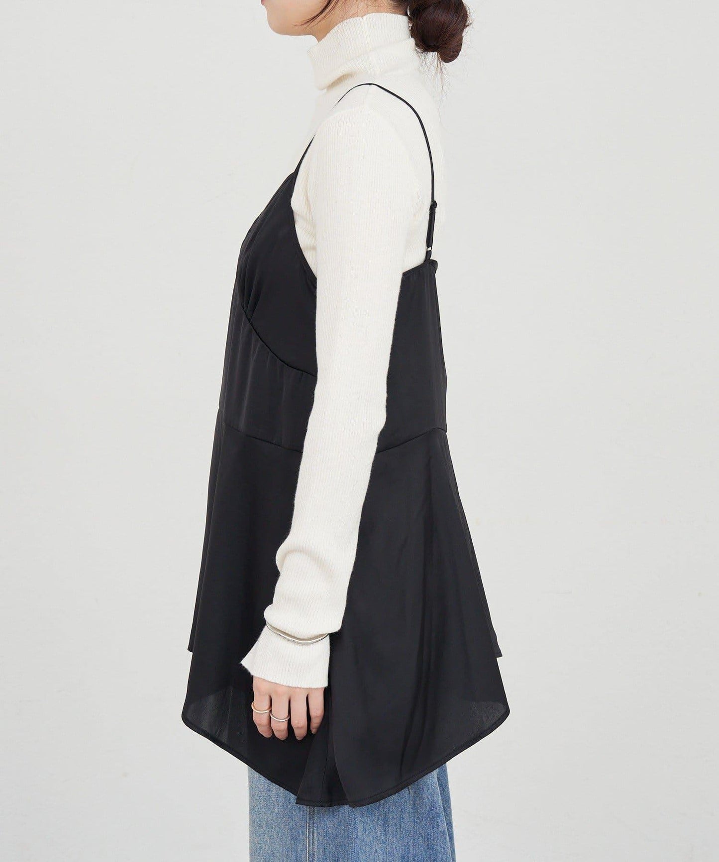 不規則下襬吊帶背心