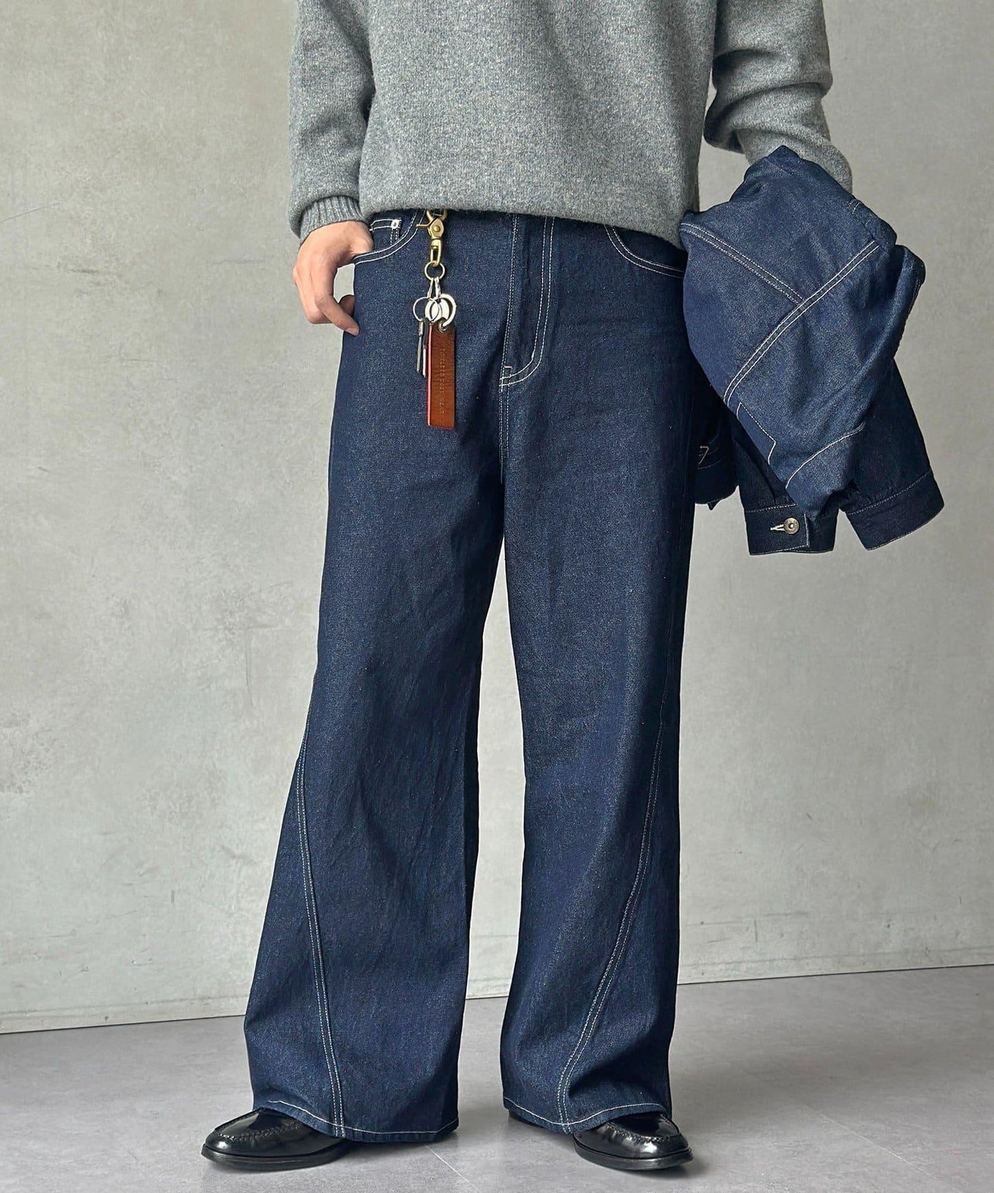 立體剪裁微喇牛仔褲