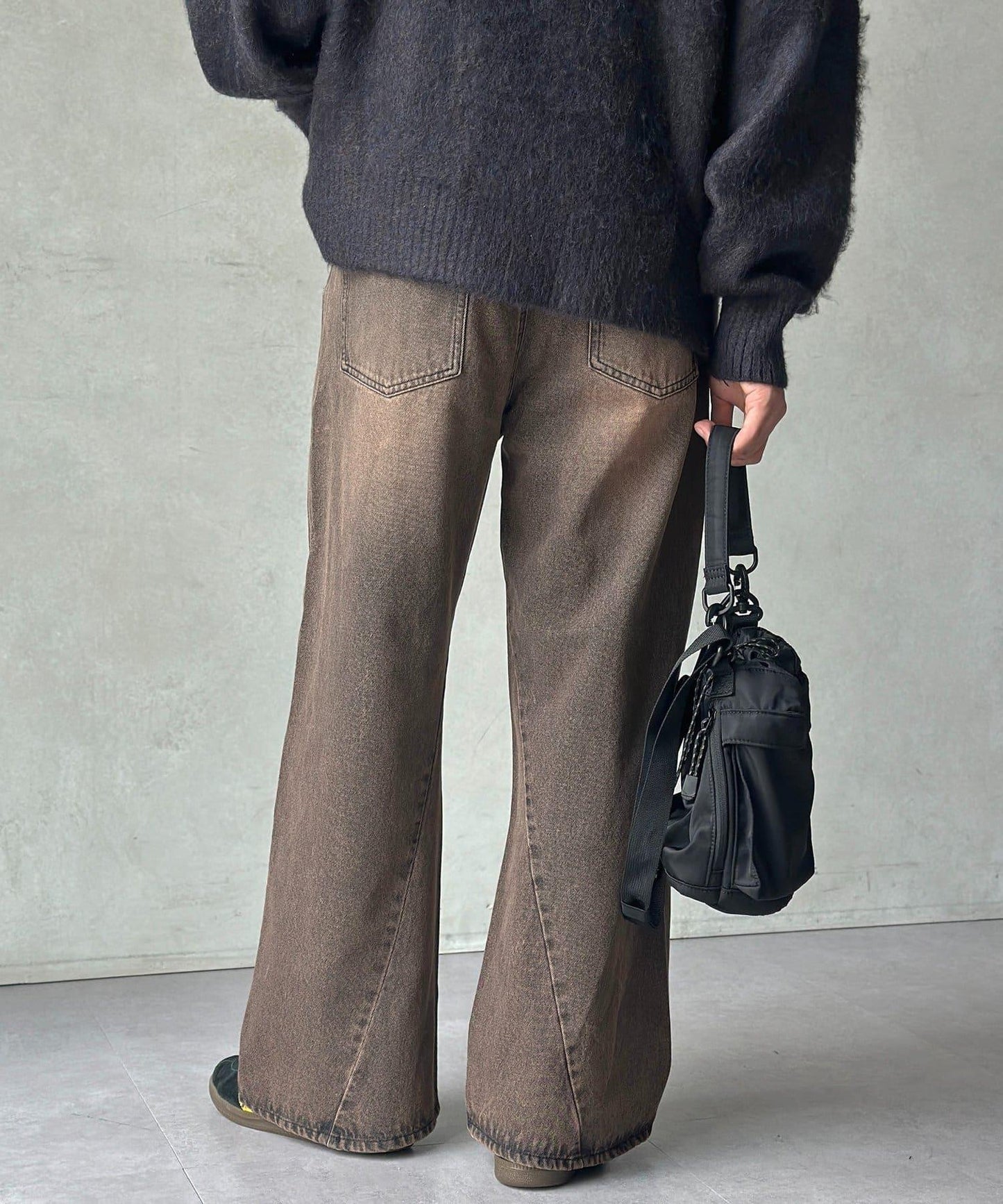 立體剪裁微喇牛仔褲