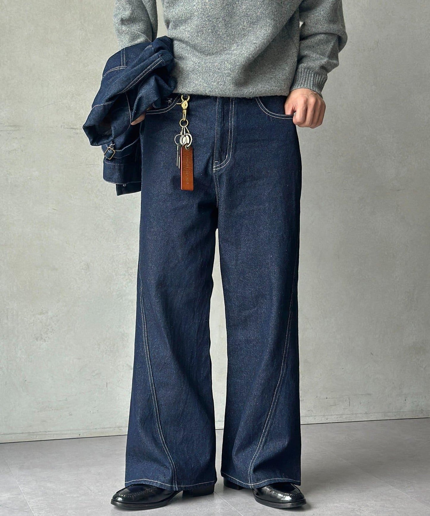 立體剪裁微喇牛仔褲