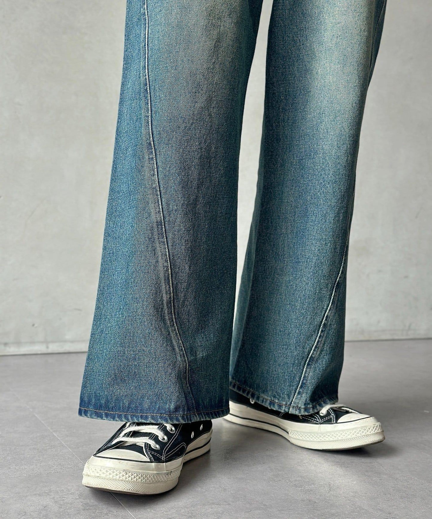 立體剪裁微喇牛仔褲