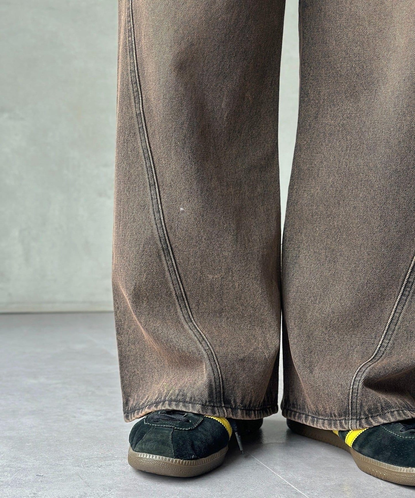 立體剪裁微喇牛仔褲