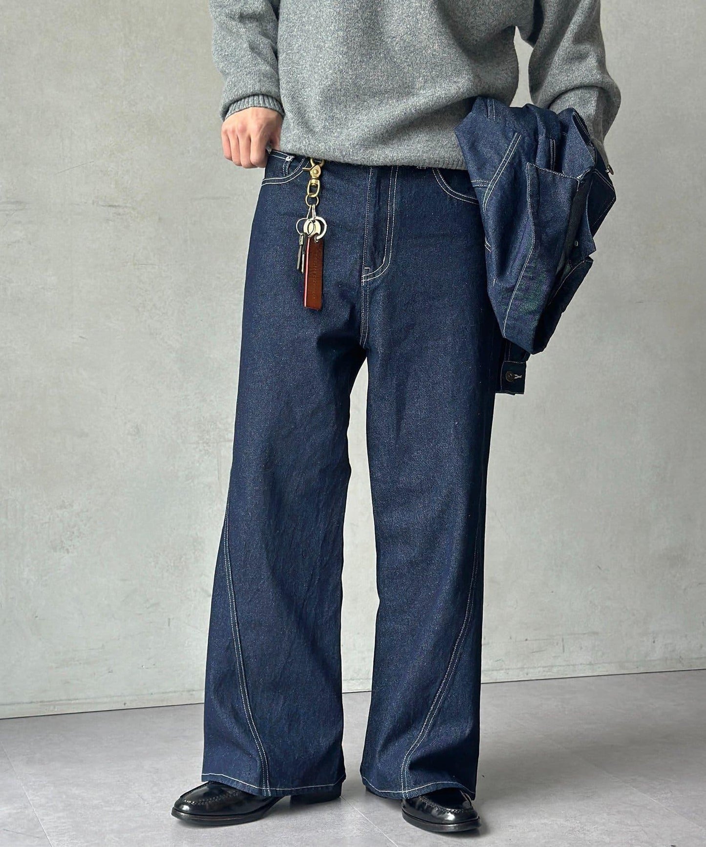 立體剪裁微喇牛仔褲