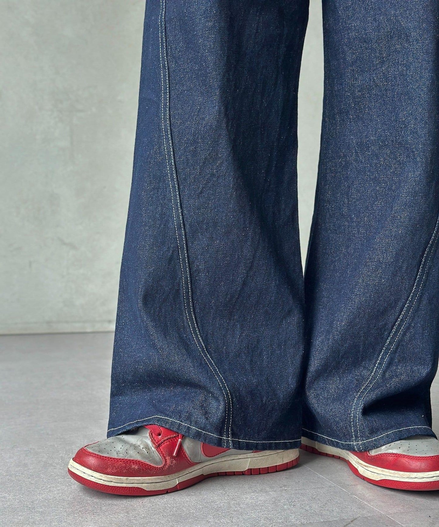 立體剪裁微喇牛仔褲