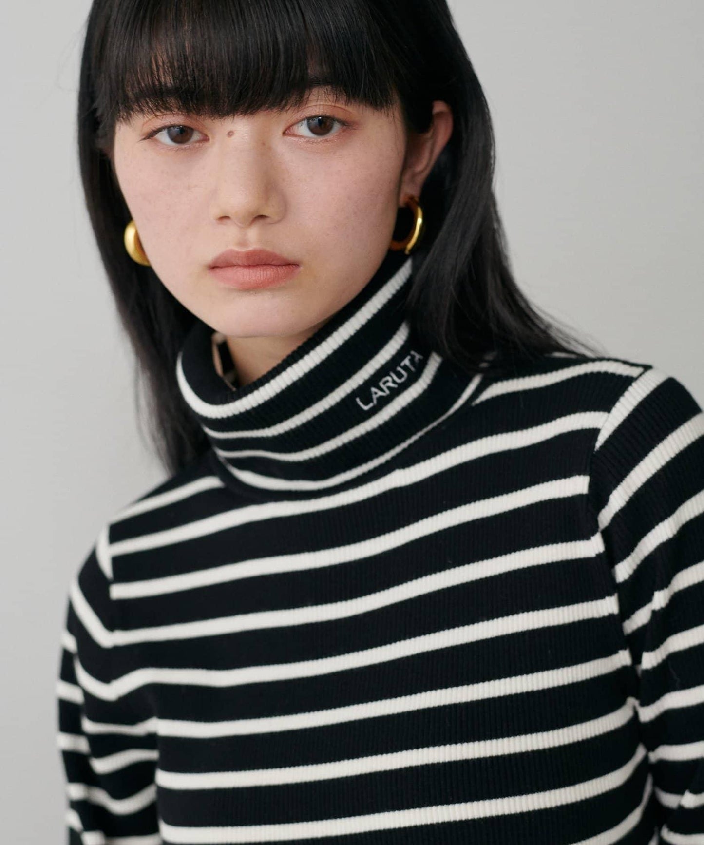 LARUTA標誌刺繡羅紋高領衫