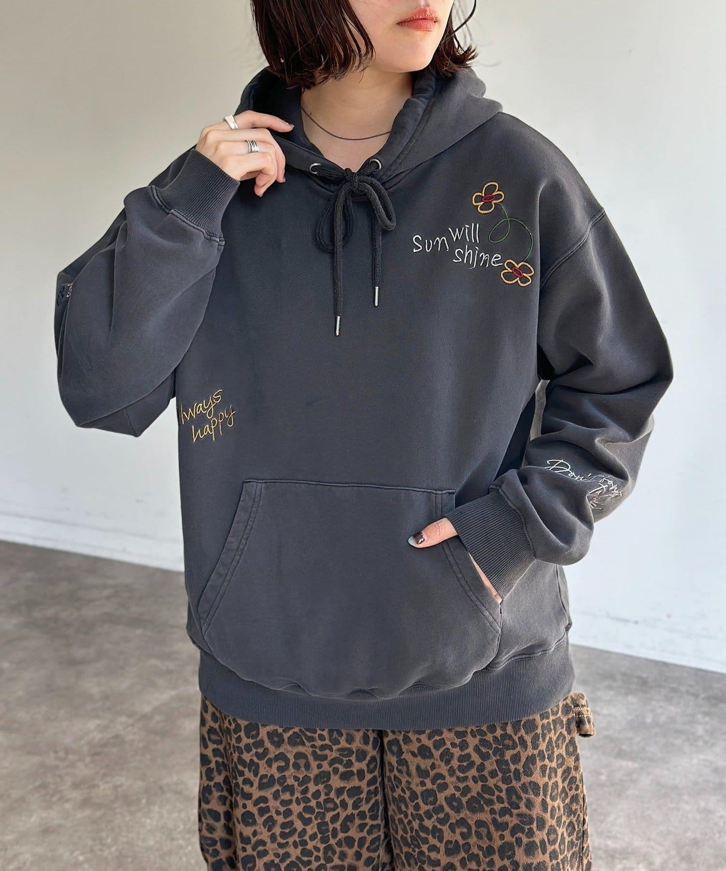 塗鴉刺繡連帽衛衣