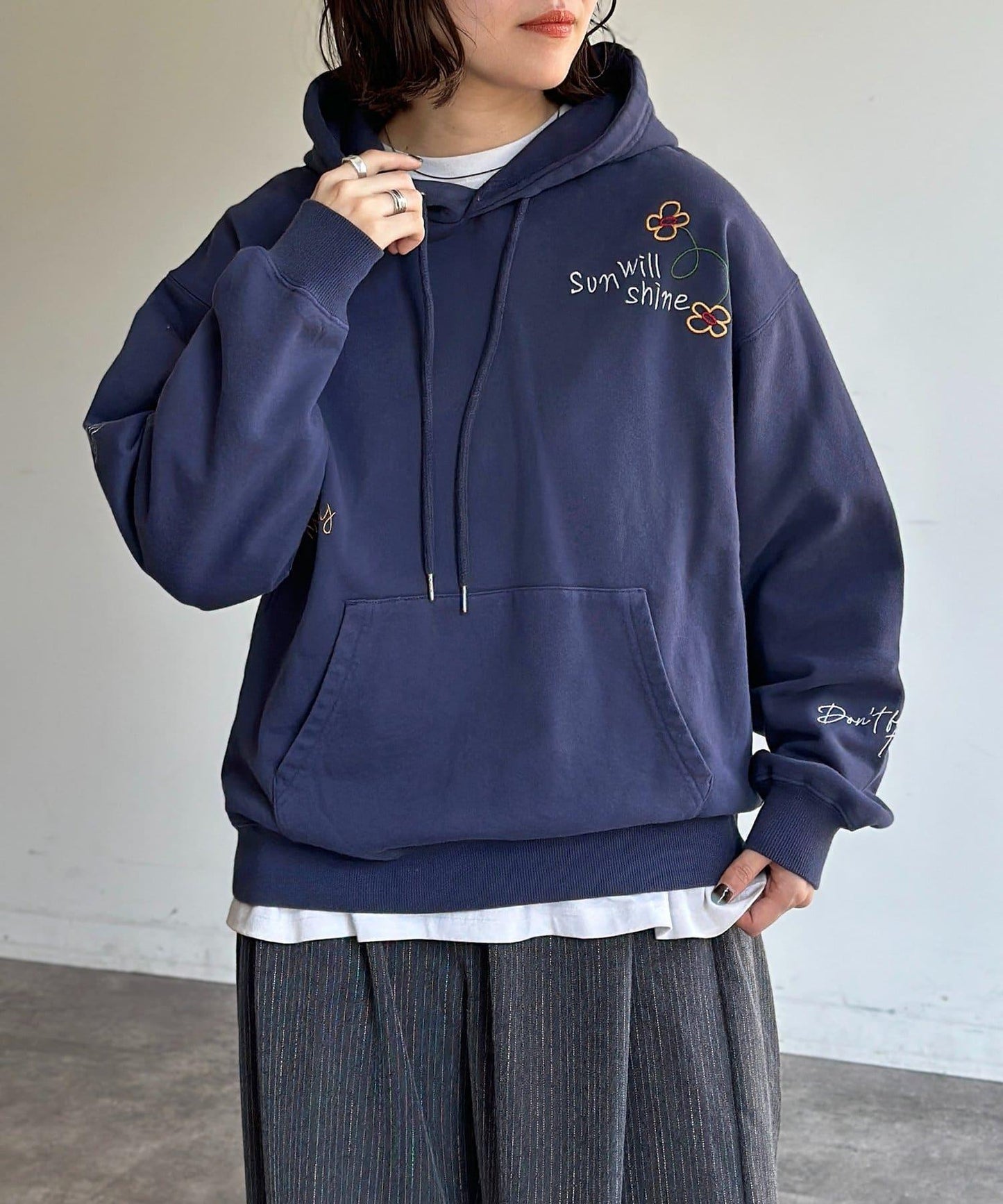 塗鴉刺繡連帽衛衣