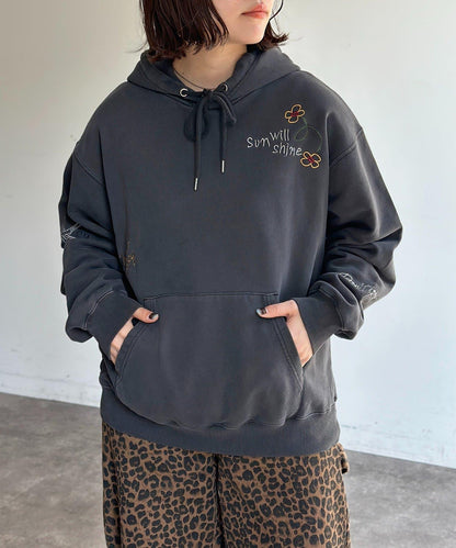 塗鴉刺繡連帽衛衣