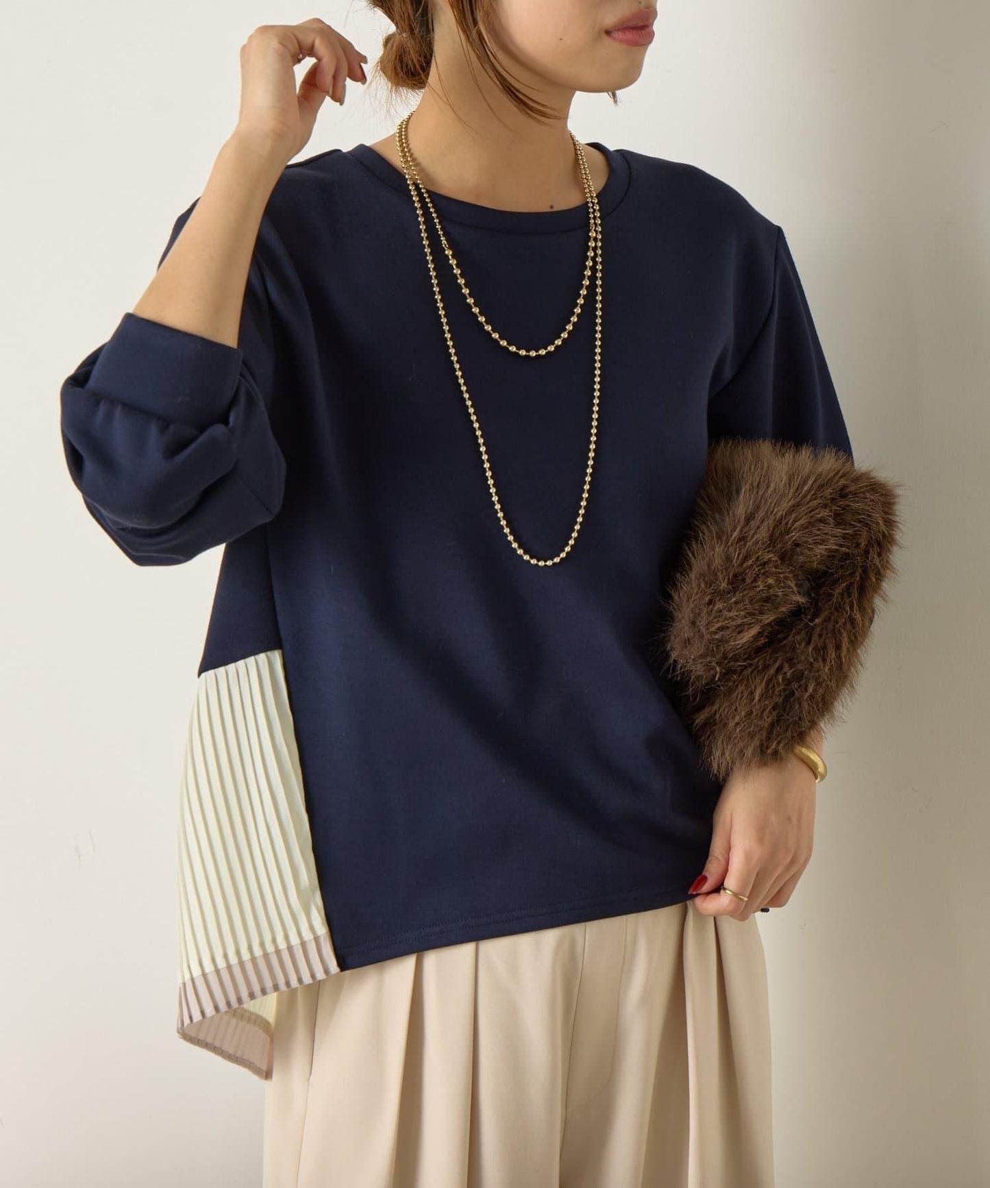 下襬百褶拼接針織上衣