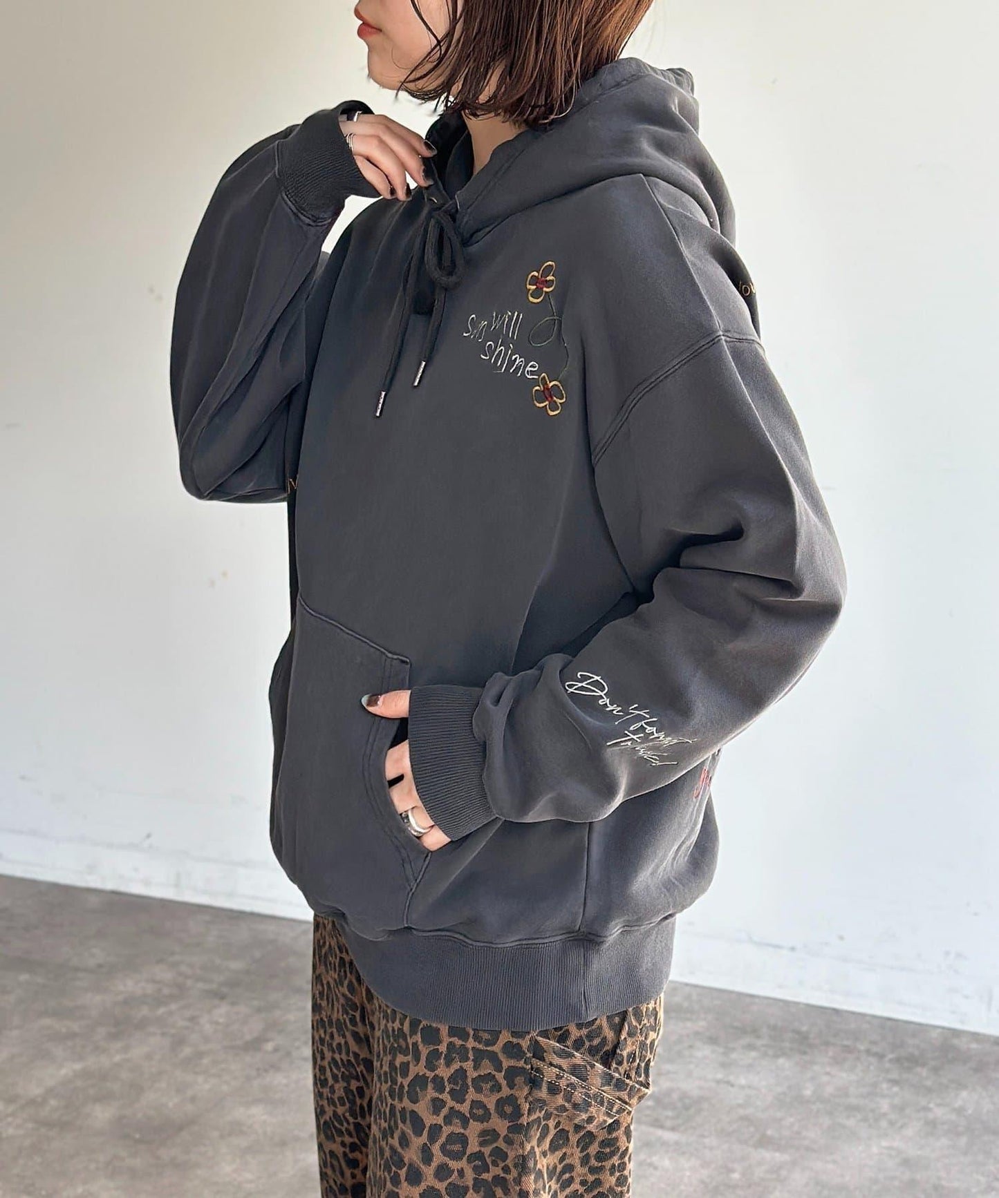 塗鴉刺繡連帽衛衣