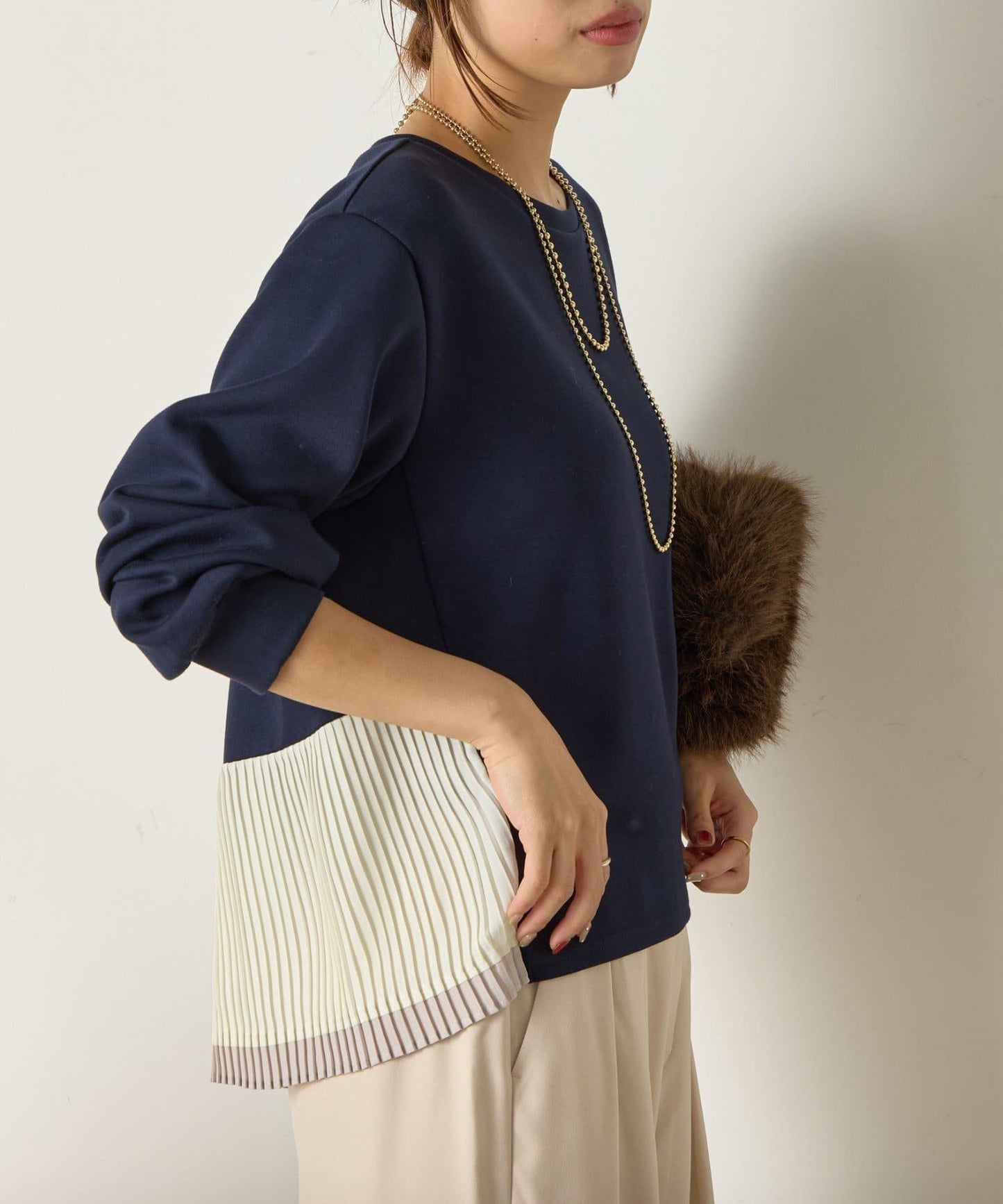 下襬百褶拼接針織上衣