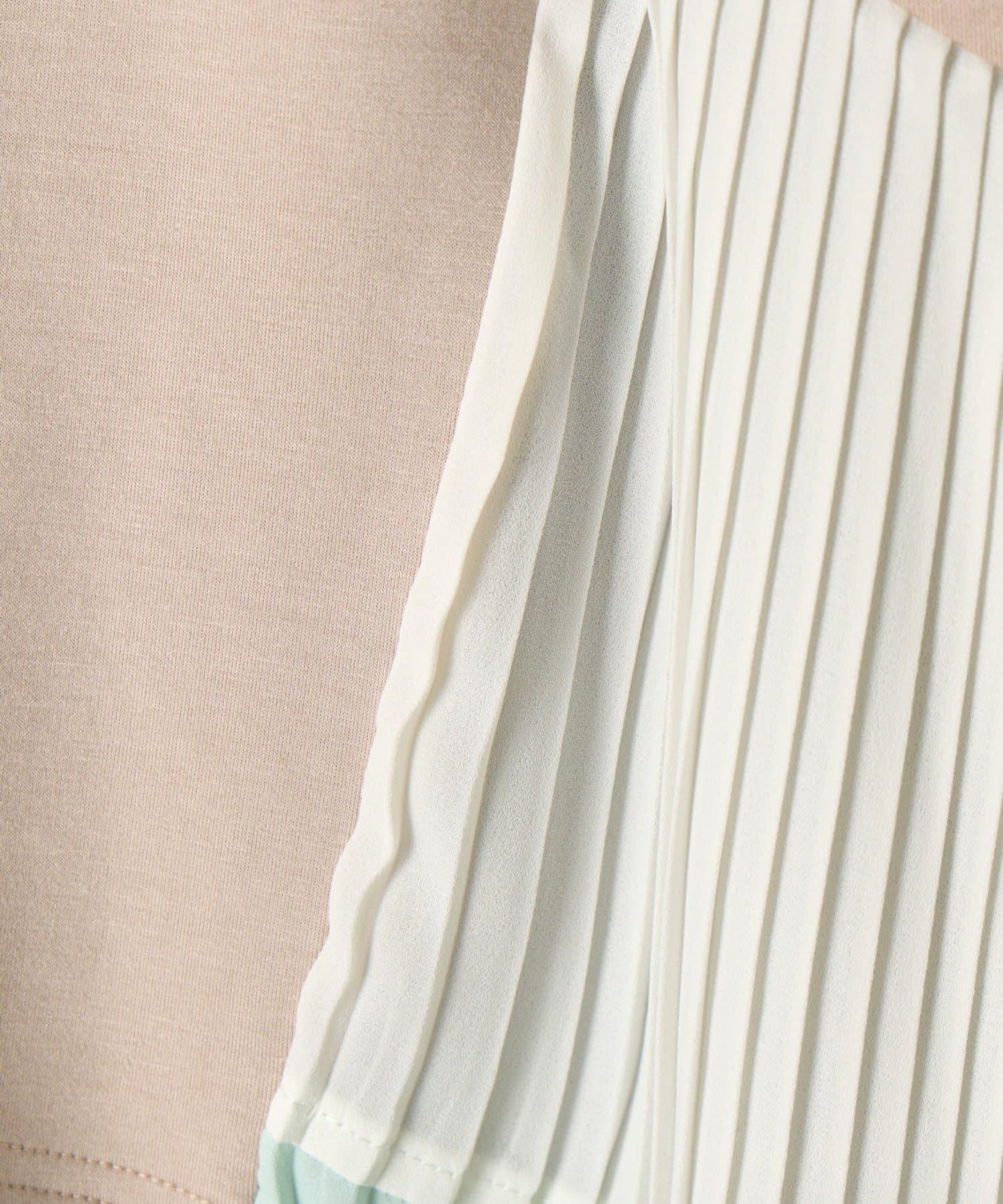 下襬百褶拼接針織上衣